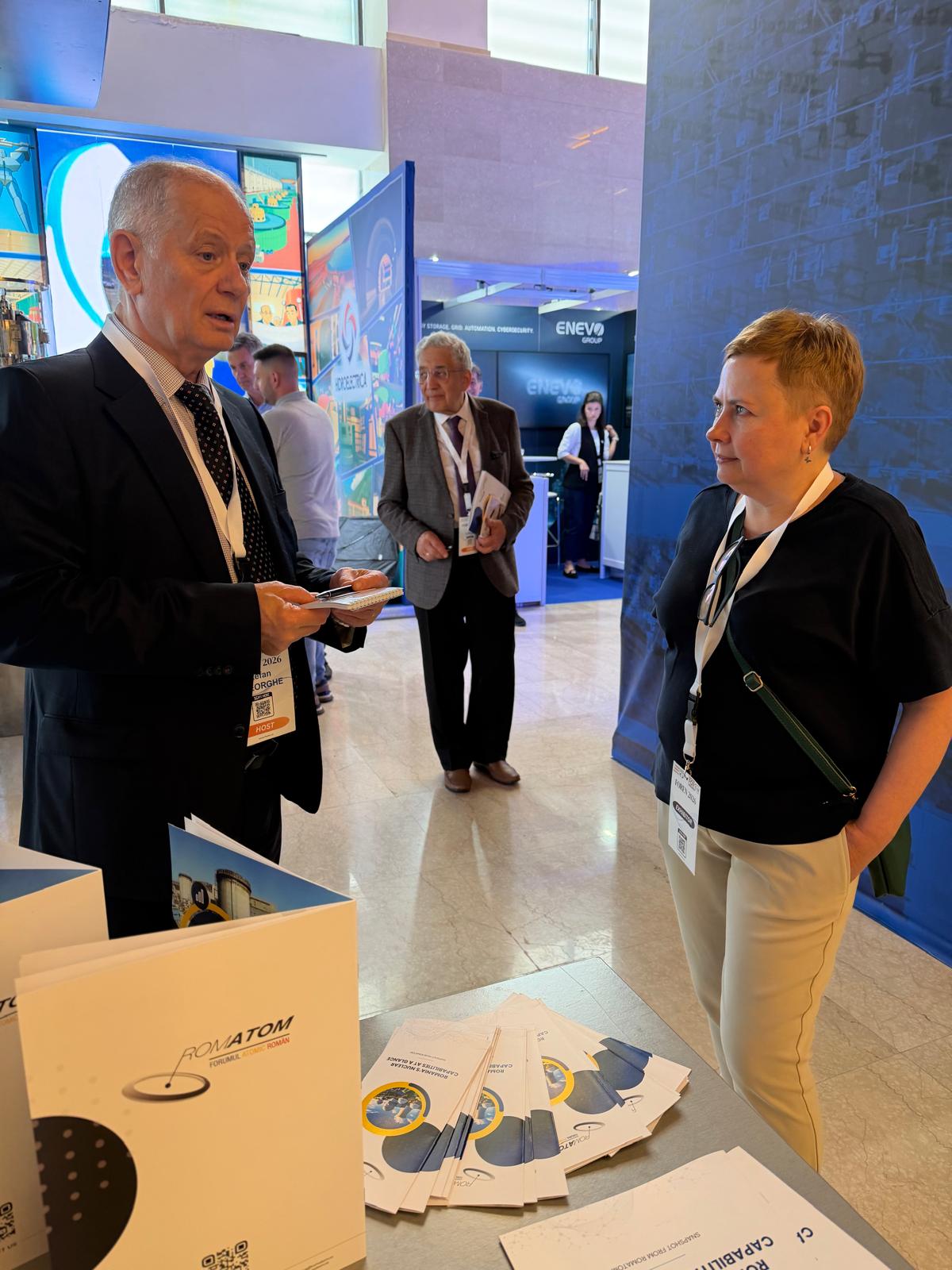 Discuții și networking la standul ROMATOM